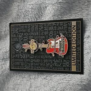 NWT - Hard Rock Cafe - Houston - Limited Edition Holiday Guitar Pin